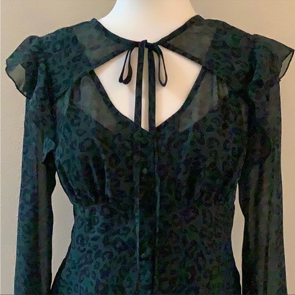 NWT Moon River Ruffle Split Tie Teal Leopard Blouse XS - Picture 3 of 8